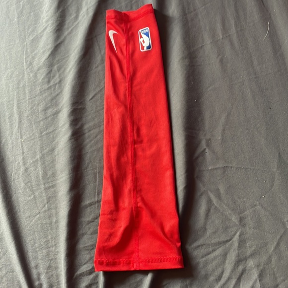 Red supreme arm sleeve - Picture 2 of 3